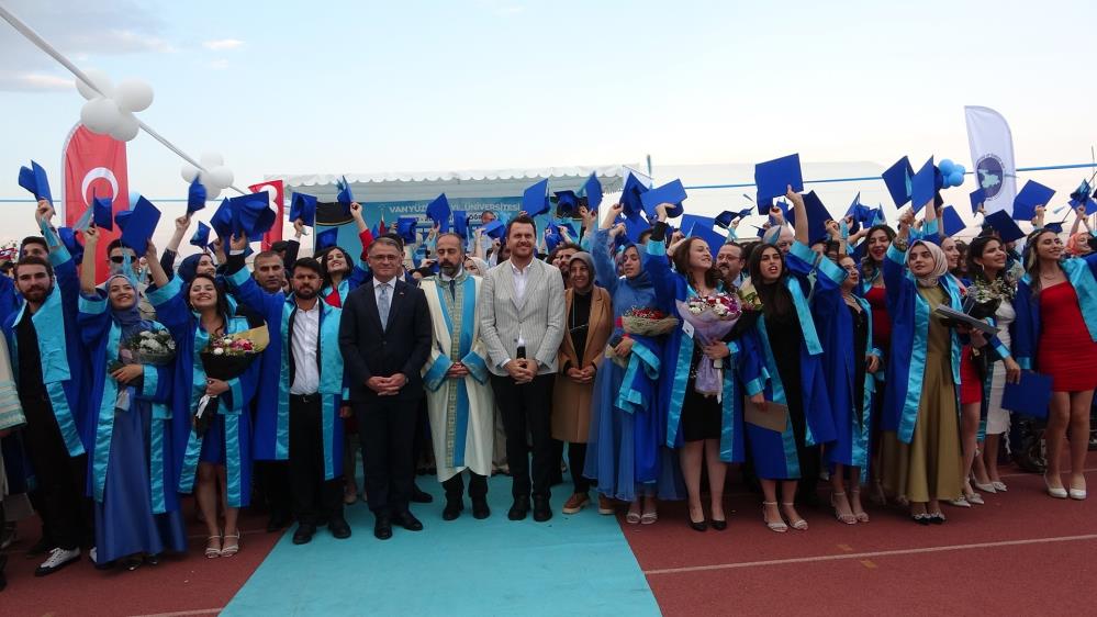 Van’da mezuniyet coşkusu