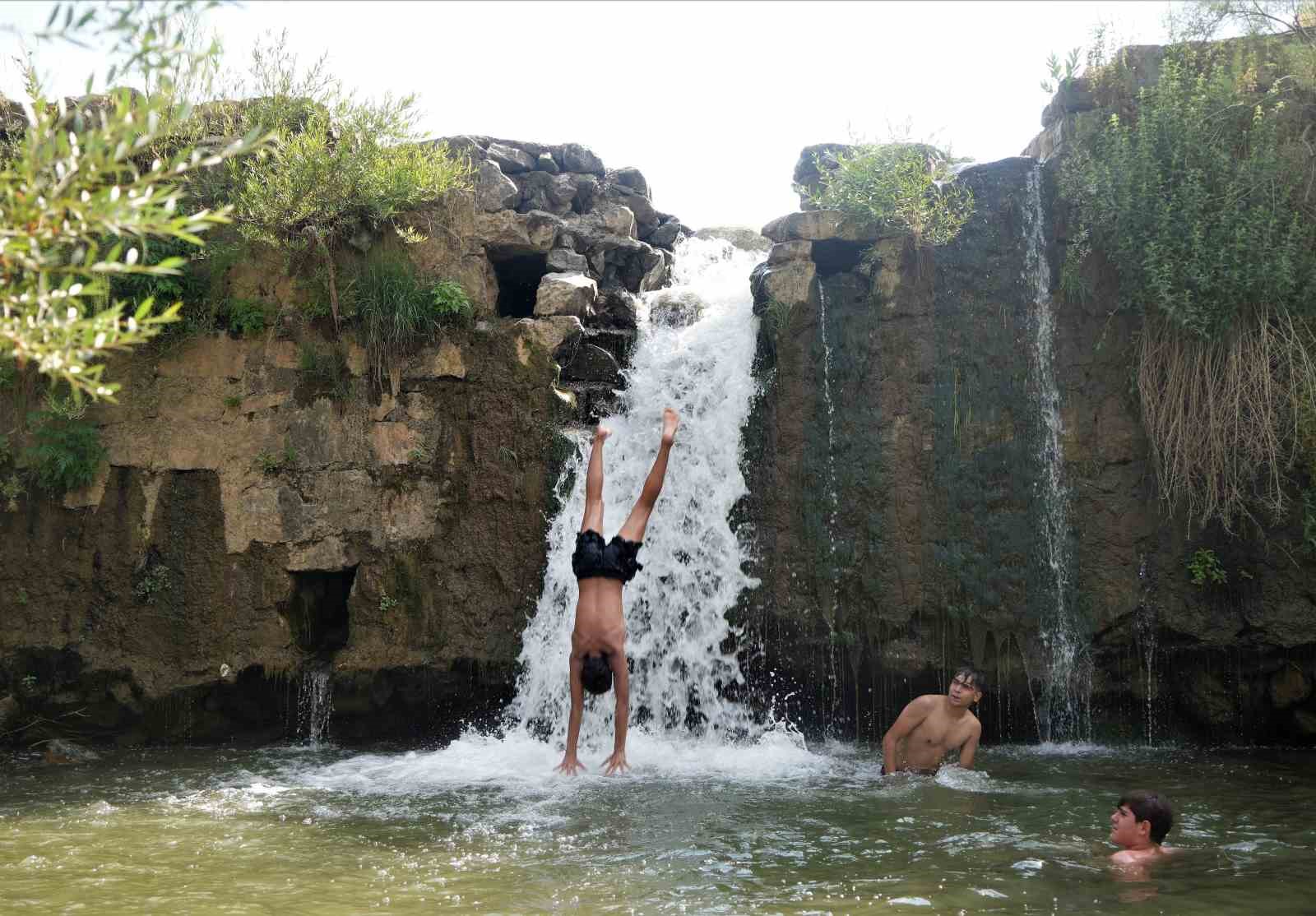 Muşlu çocukların serinleme yöntemi