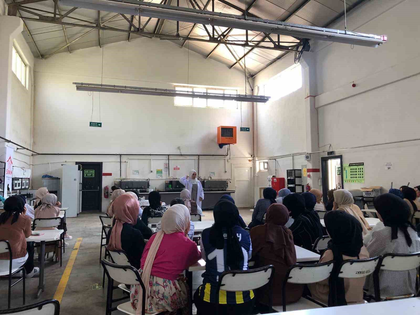 Muşlu kadınlara kanser eğitimi