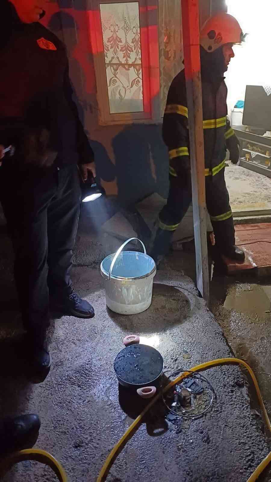 Ocak üstünde unutulan tencere itfaiyeyi alarm geçirdi