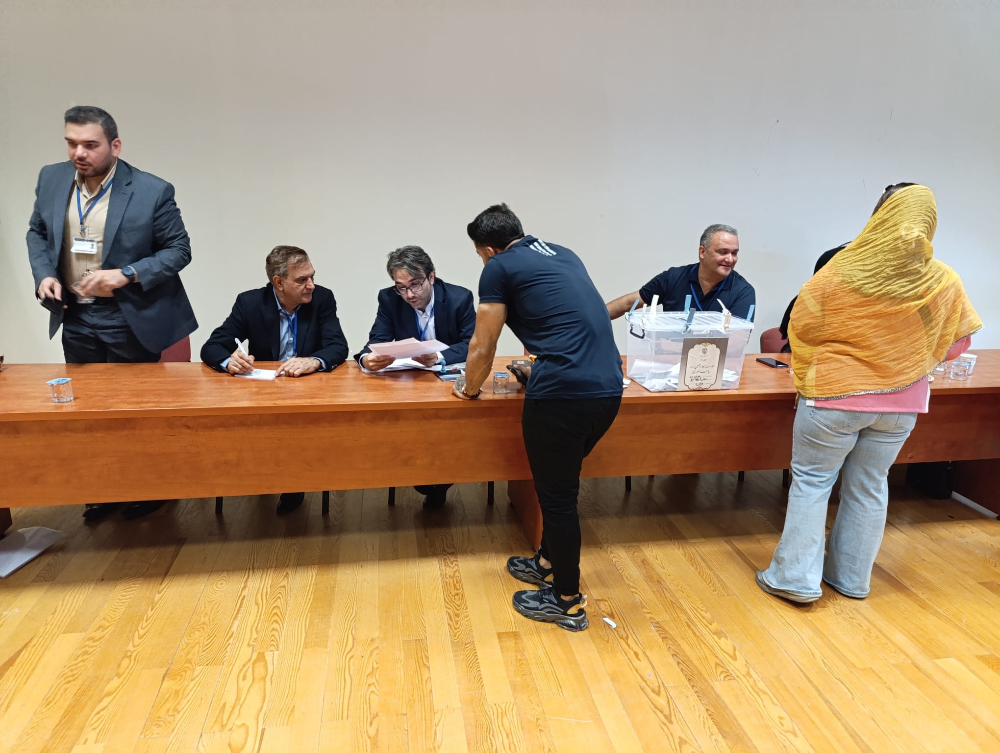 Van’da İran Cumhurbaşkanlığı seçimlerinin 2.tur oy kullanma işlemleri başladı