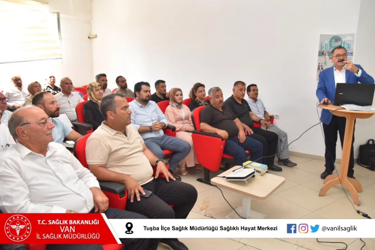 Van’da görev yapan muhtarlara bağımlılıkla mücadele eğitimi verildi