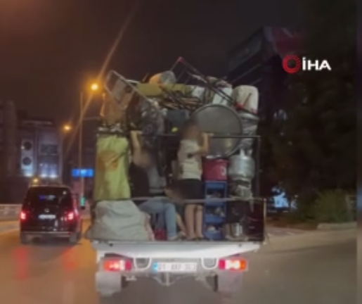 Çocukların tehlikeli  yolculuğu kameralara yansıdı