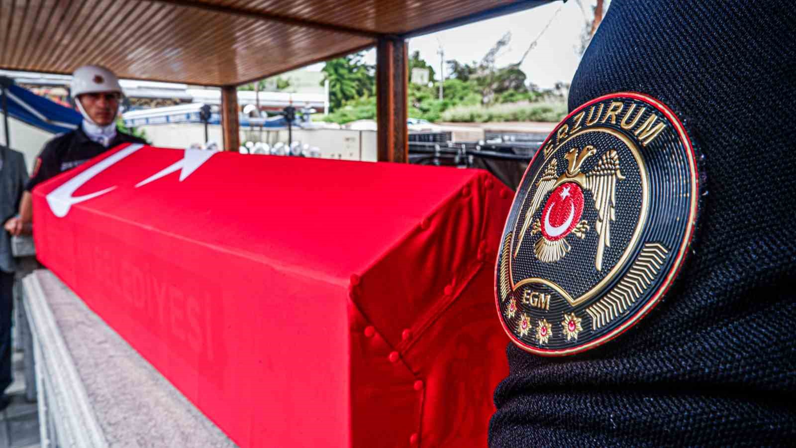 Trafik kazası geçiren Komiser ve annesi son yolculuğuna uğurlandı