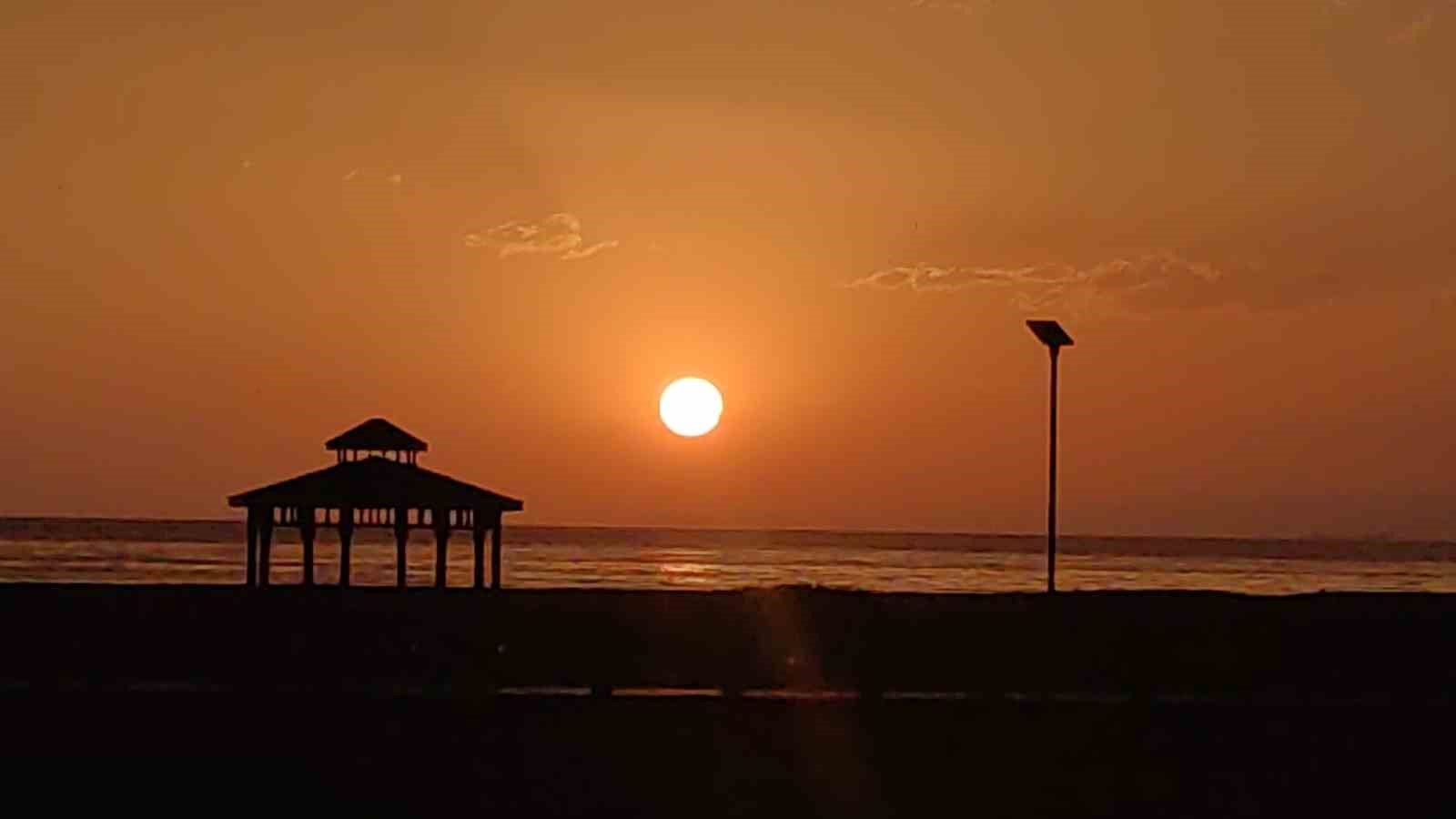 Van’da gün batımının muhteşem seyri