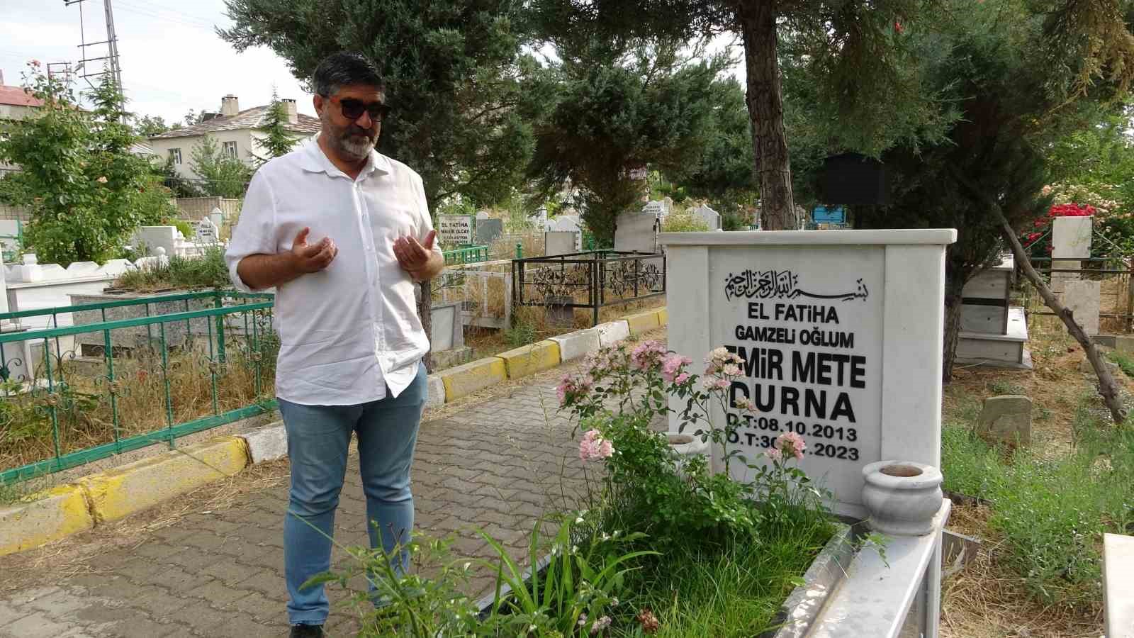 Van’da köpek saldırısında ölen Mete’nin ailesi ‘yasal düzenleme’ istiyor