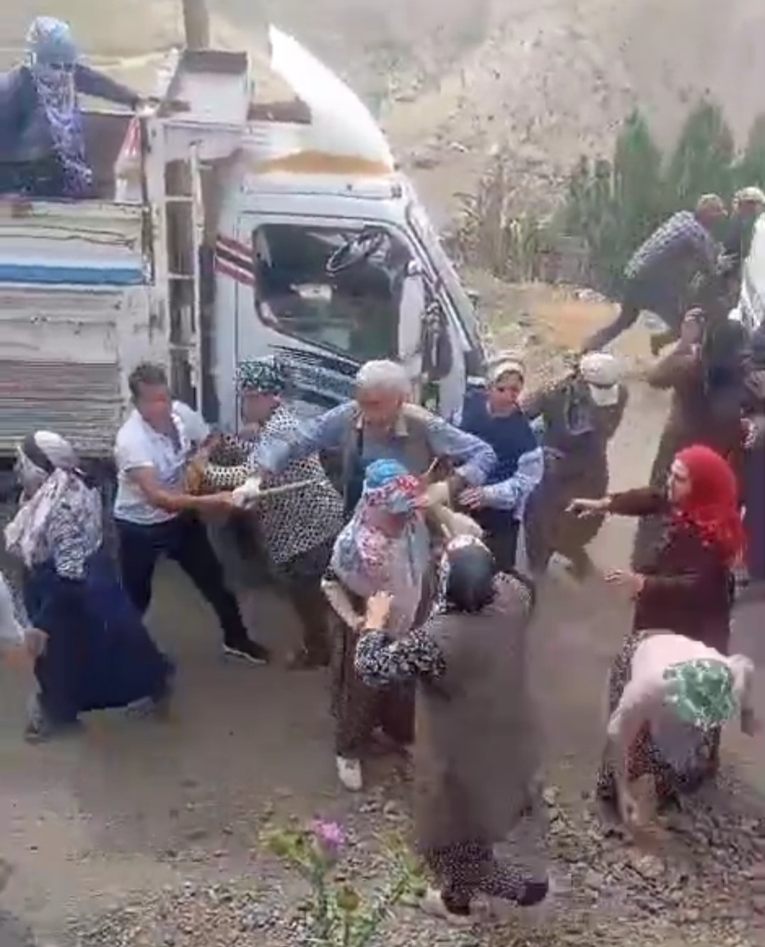 Van’da  taşlı sopalı ’yayla arazisi’ kavgası: 3 yaralı