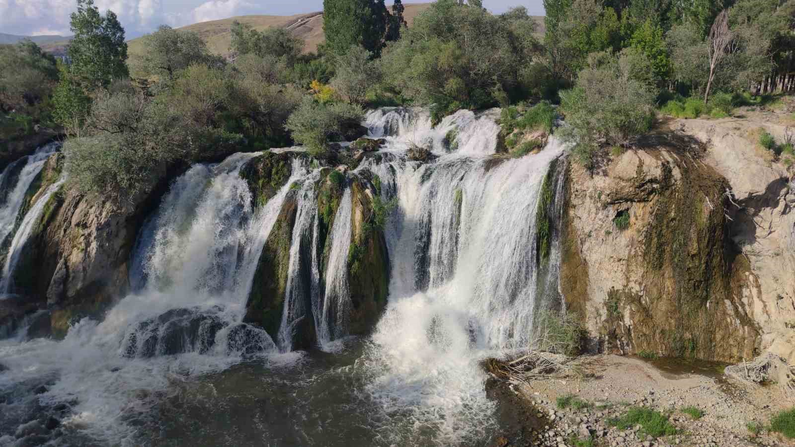 Van’ın Muradiye Şelalesine yoğun ilgi