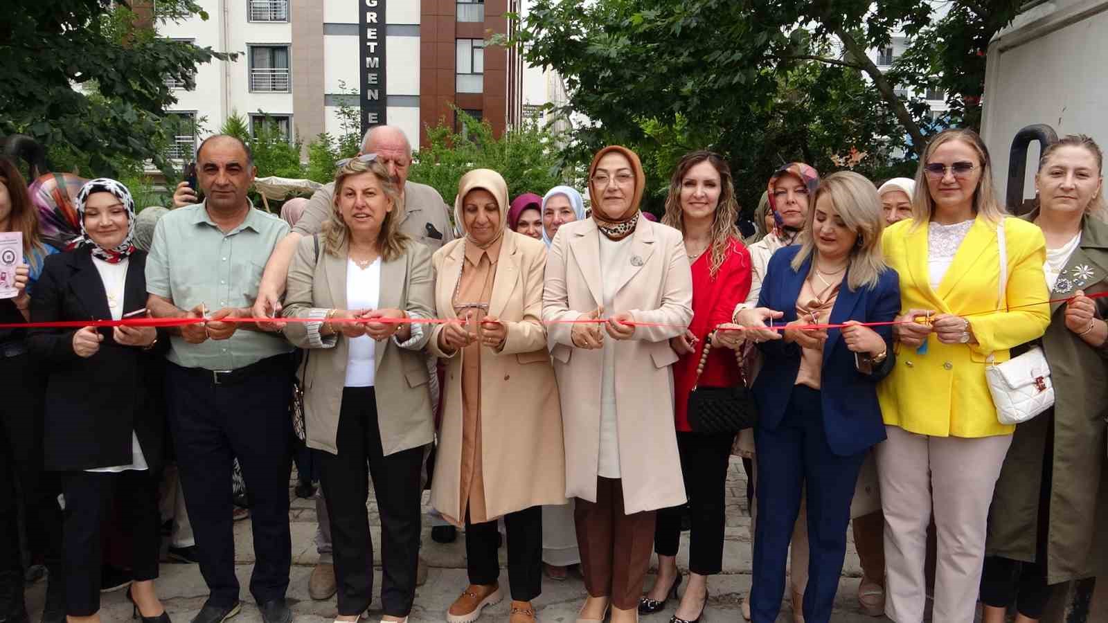 Vanlı kadınların yılsonu sergisi