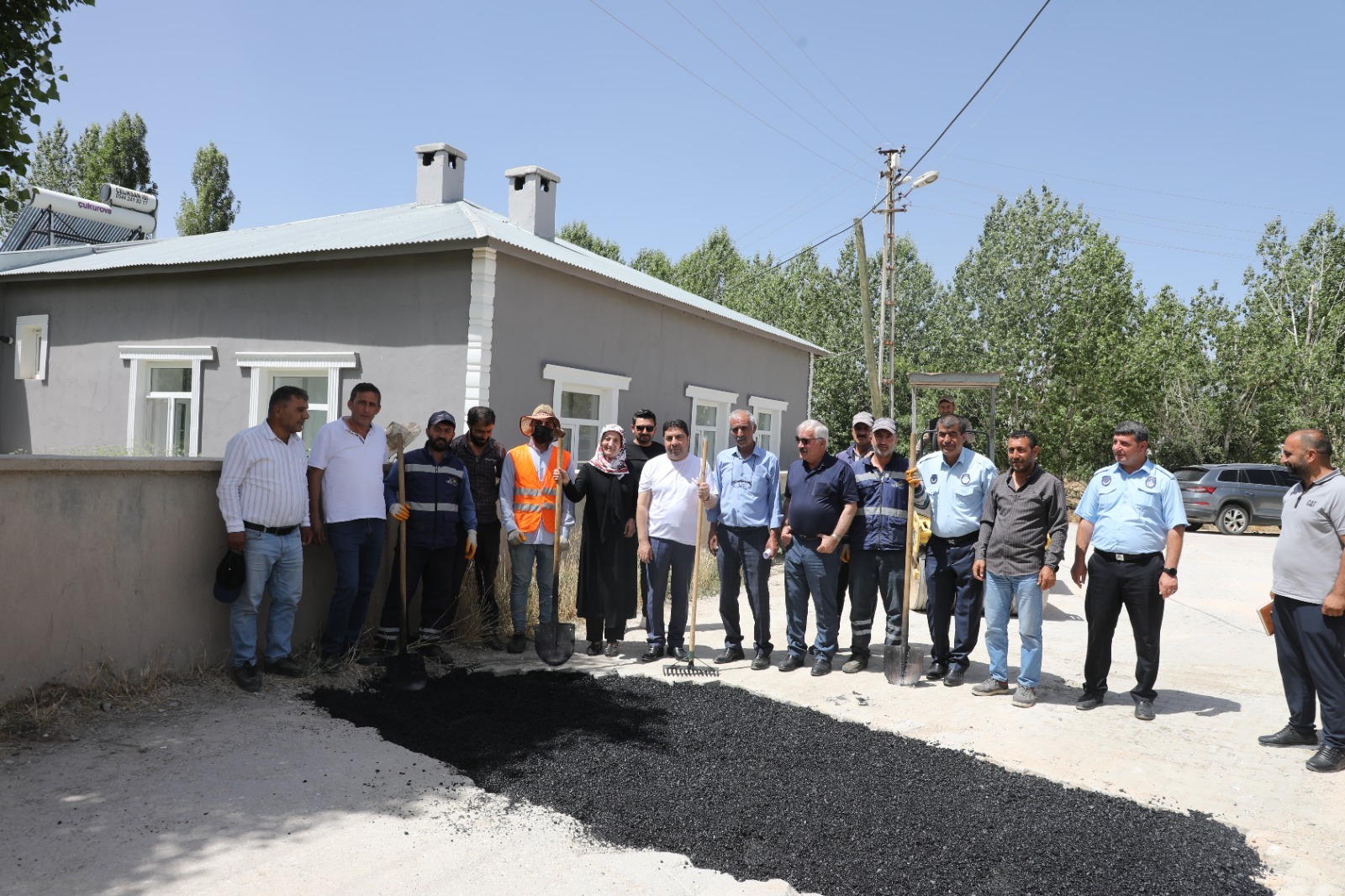 Gürpınar’ın yolları yamalanıyor