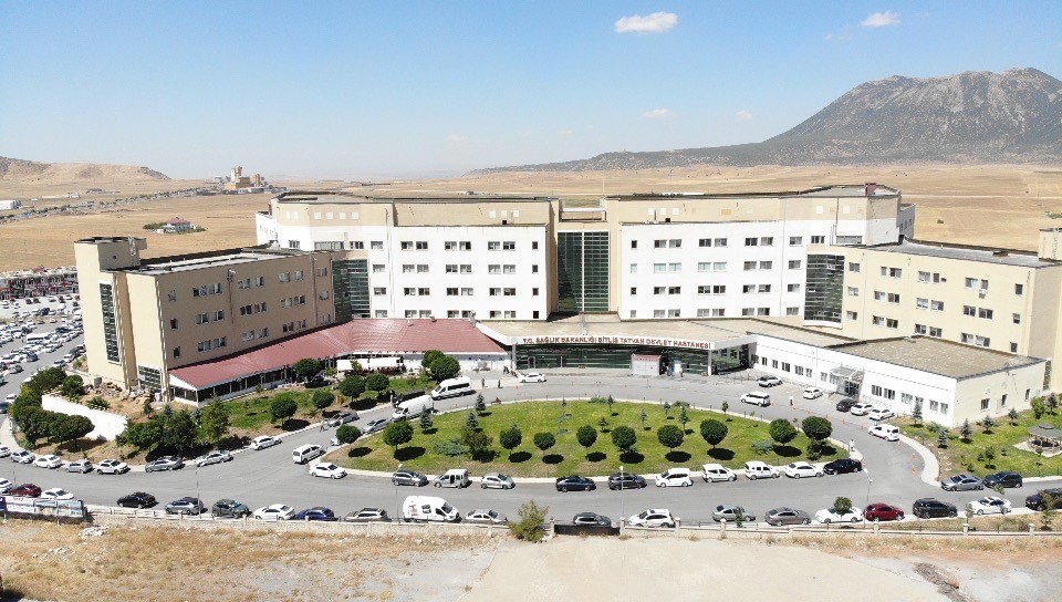 12 yaşındaki çocuk hastanın gözünde canlı kene çıktı