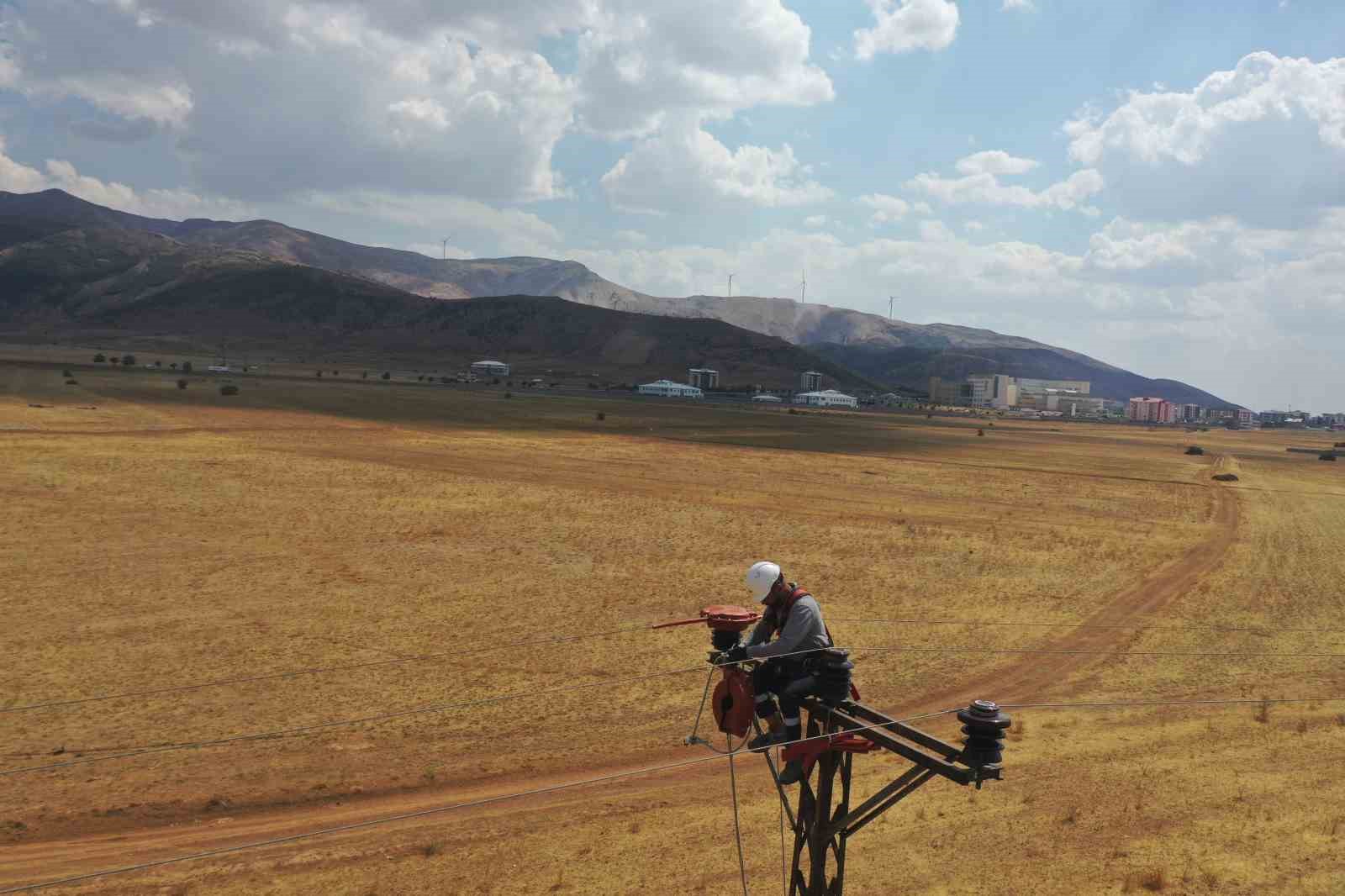 VEDAŞ, Bitlis’teki köy ve mezralarda çalışmalarını sürdürüyor
