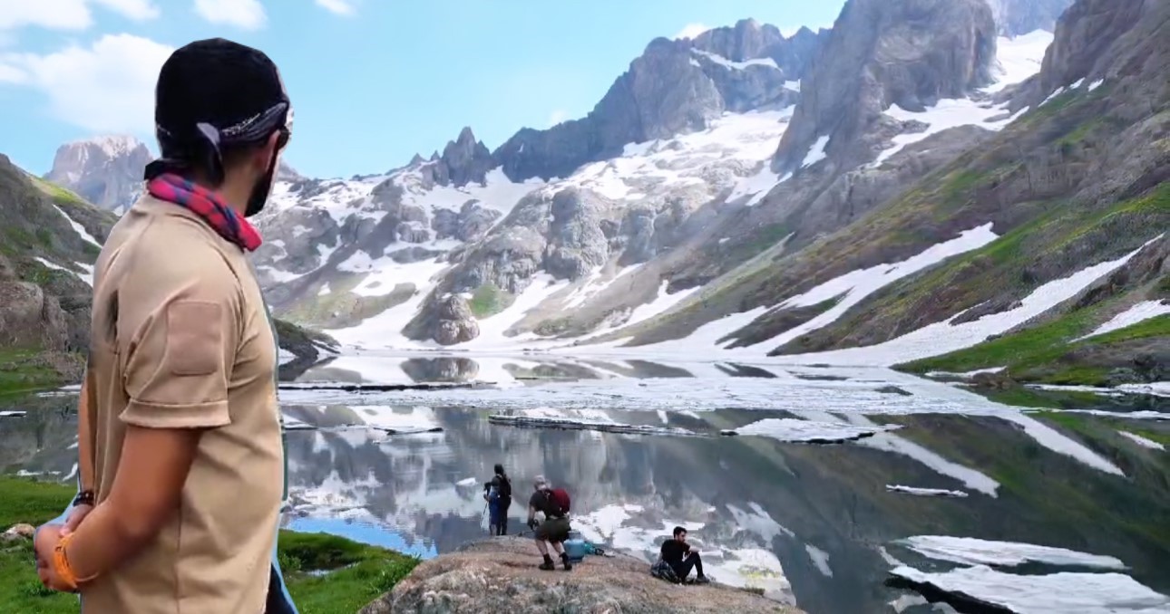 20 dağcı Türkiye’nin en büyük buzul gölünde yürüyüş yaptı