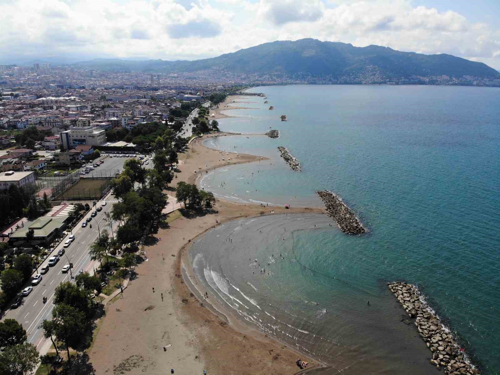 Tatilcilerin yeni rotası:  Akyazı Plajı