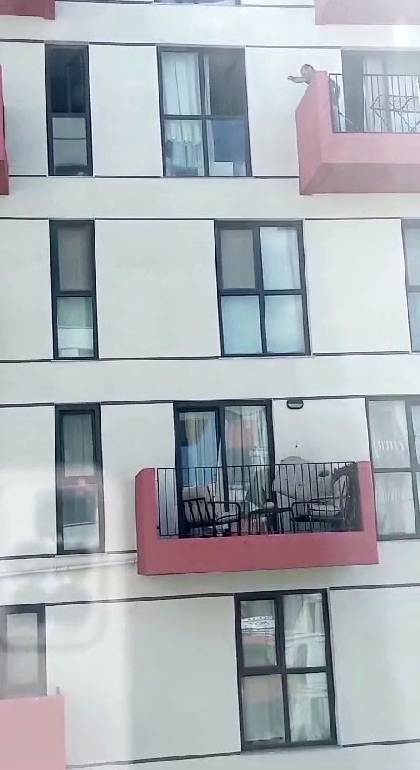 Silivri’de ilginç hırsızlık kameralara yansıdı