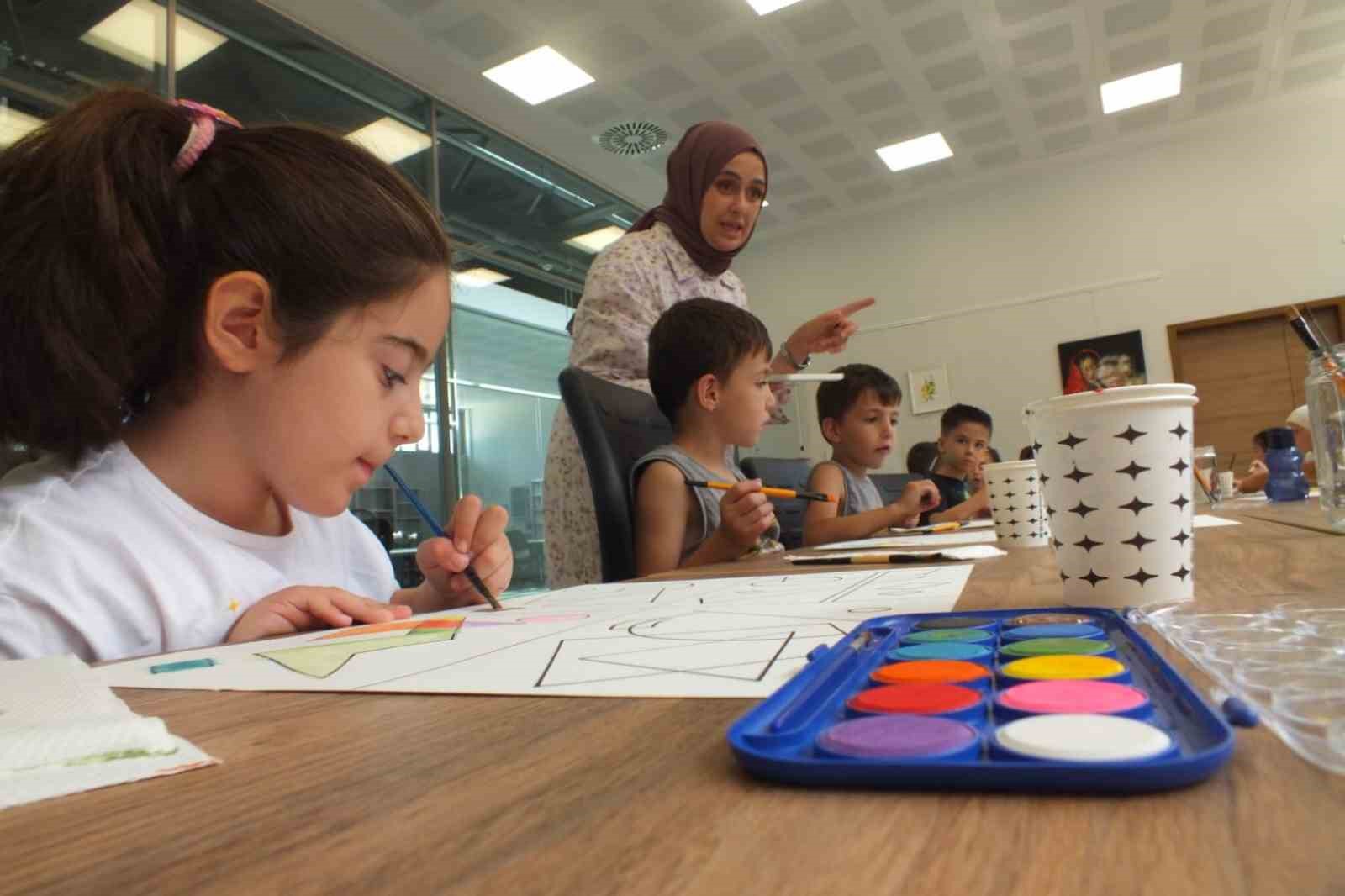 Sanat atölyeleri ile  çocukların yaz tatili renkli geçiyor