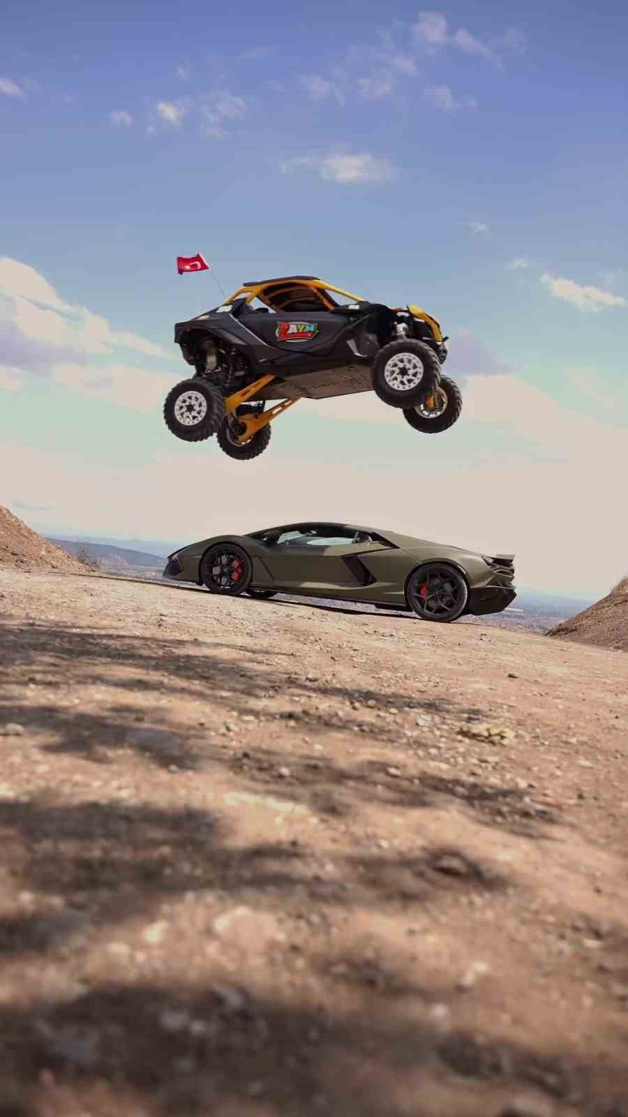 Milyonluk arabanın üstünden ATV ile atladı