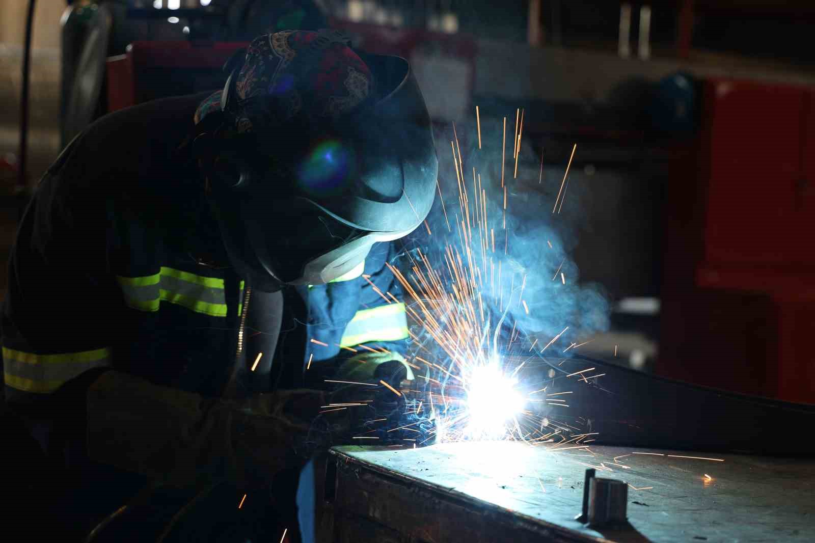 Eskiden işsizler iş arardı şimdi iş verenler işçi arıyor