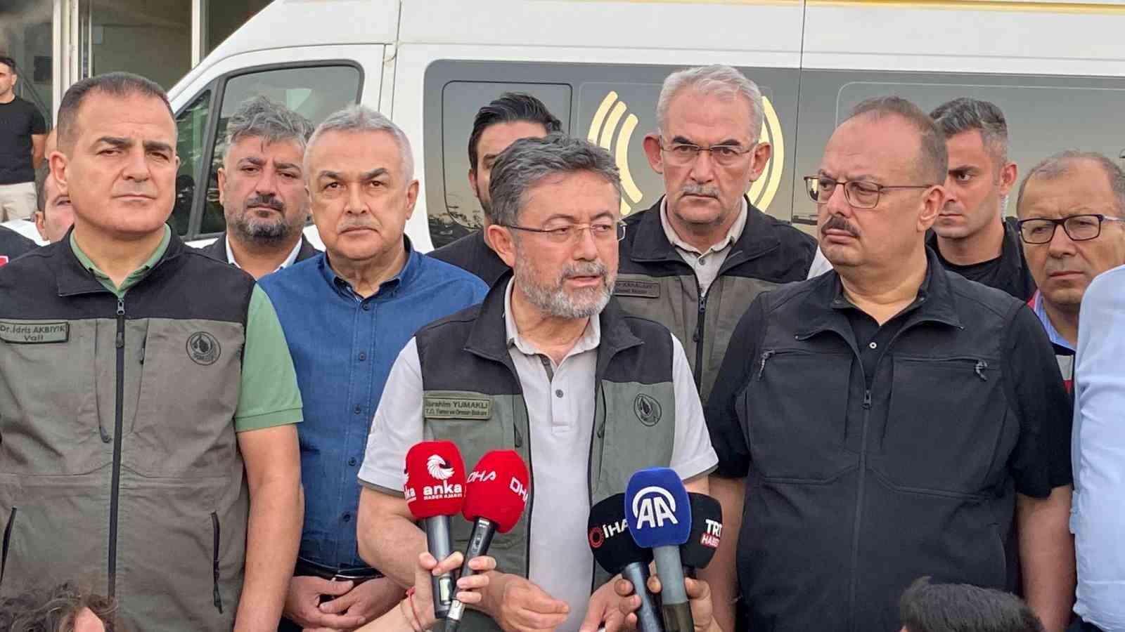 Bakanı Yumaklı: “Yangınla mücadelede yorulmayan bir düşmanla savaşıyoruz”