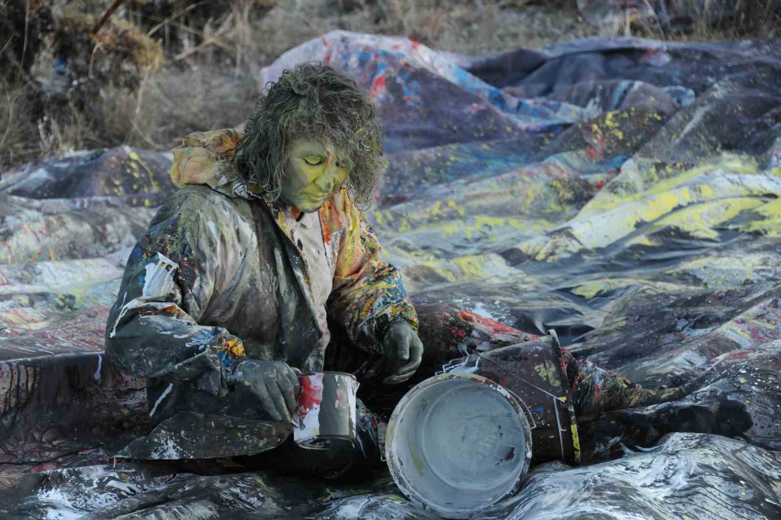 Profesörden sıra dışı sanat performansı