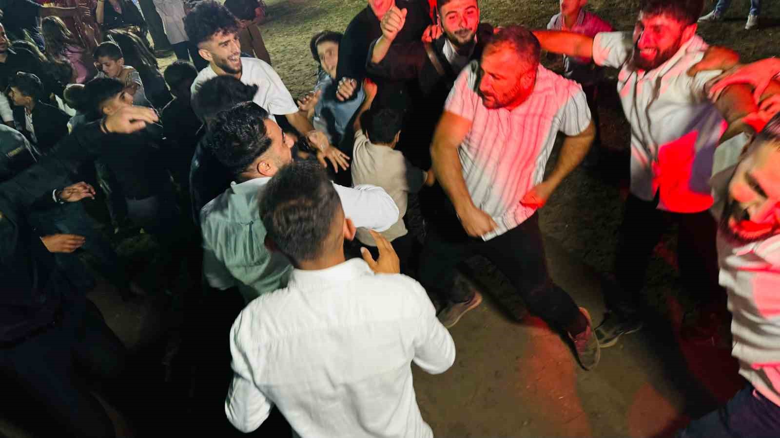 Şırnak’ta gençler ilginç figürler sergiledi