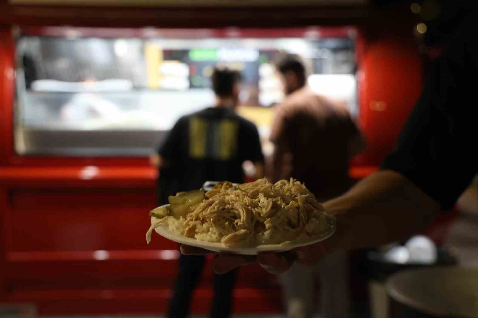 Osmanlı sofralarının vageçilmezi: “Tavuk pilav”