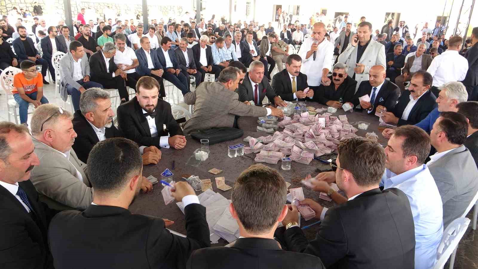 İranlı turistler aşiret düğününe katıldı