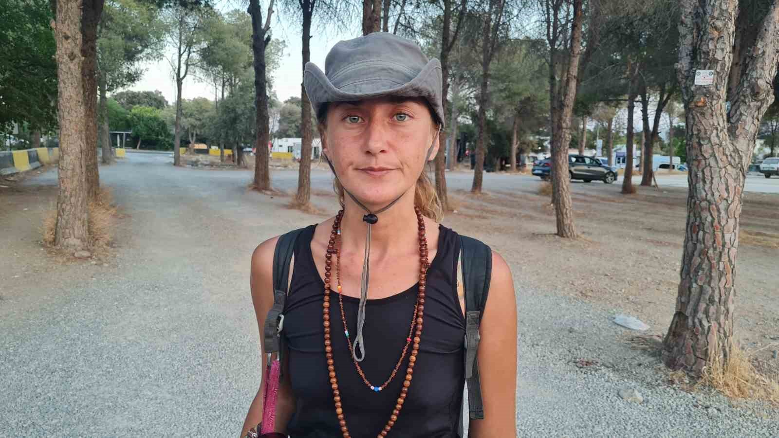 Vurulan köpeğin yardımına koşan mahalle sakini, tedavisinin ardından sahiplenmek istiyor