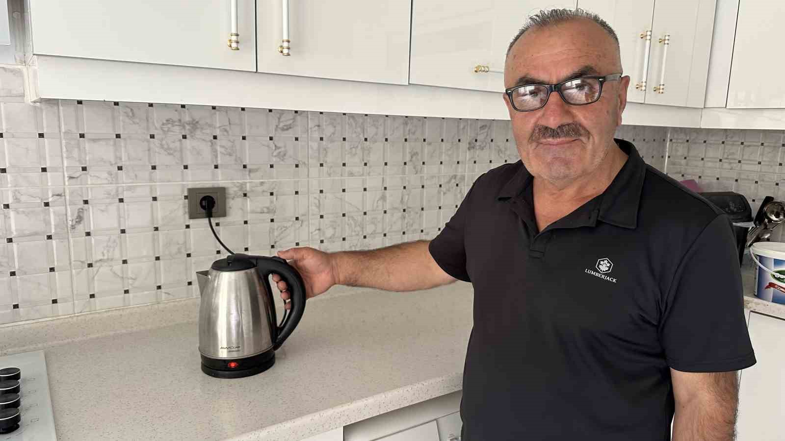Köyde ailesiyle tek başına yaşıyor: 10 yıldır elektriğini kendisi üretiyor