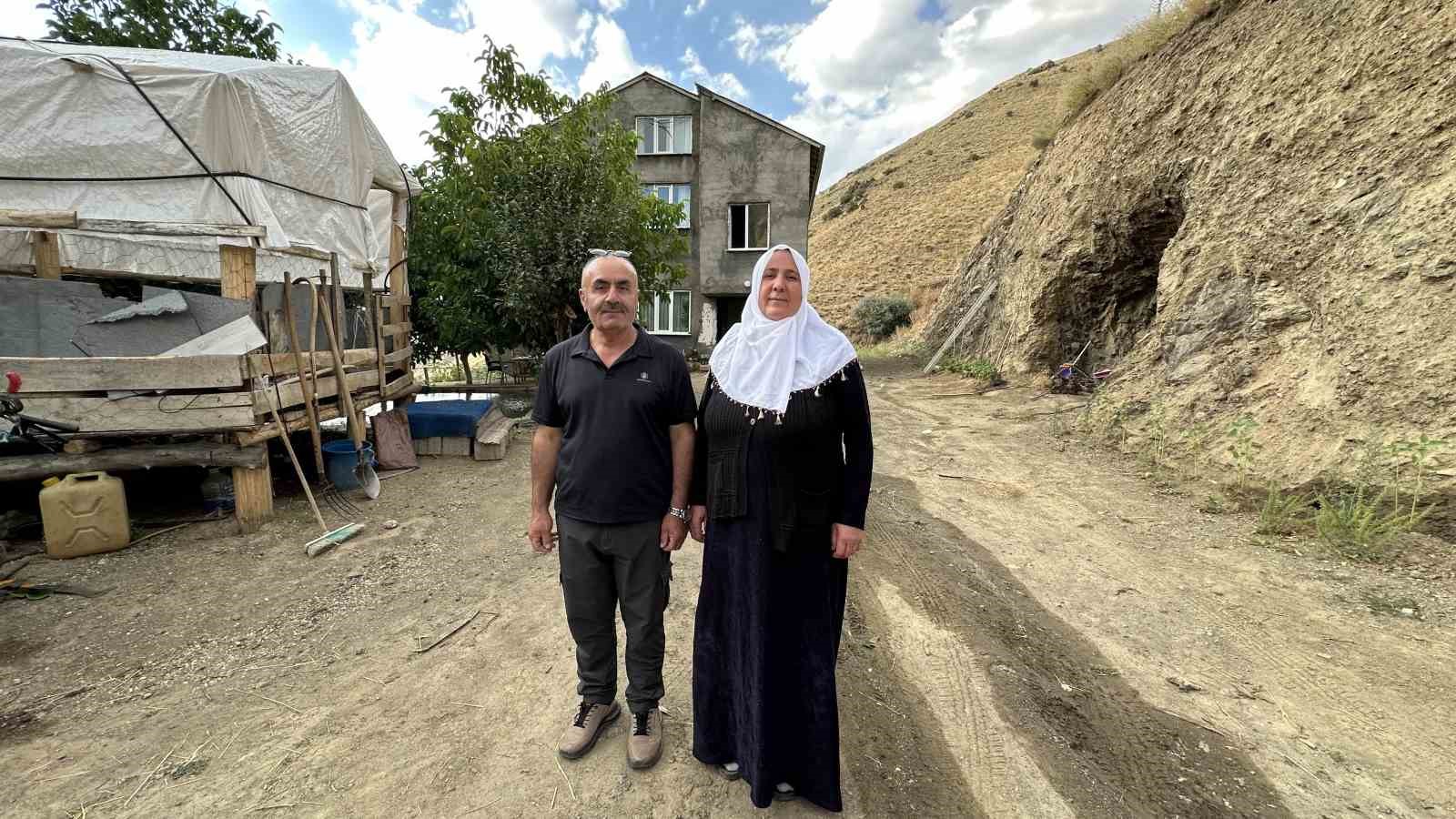 Köyde ailesiyle tek başına yaşıyor: 10 yıldır elektriğini kendisi üretiyor