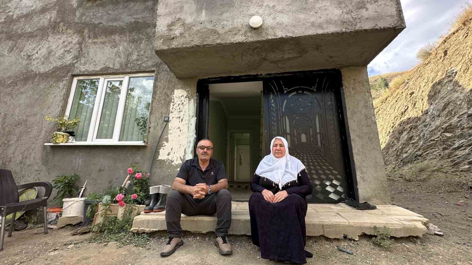 Köyde ailesiyle tek başına yaşıyor: 10 yıldır elektriğini kendisi üretiyor