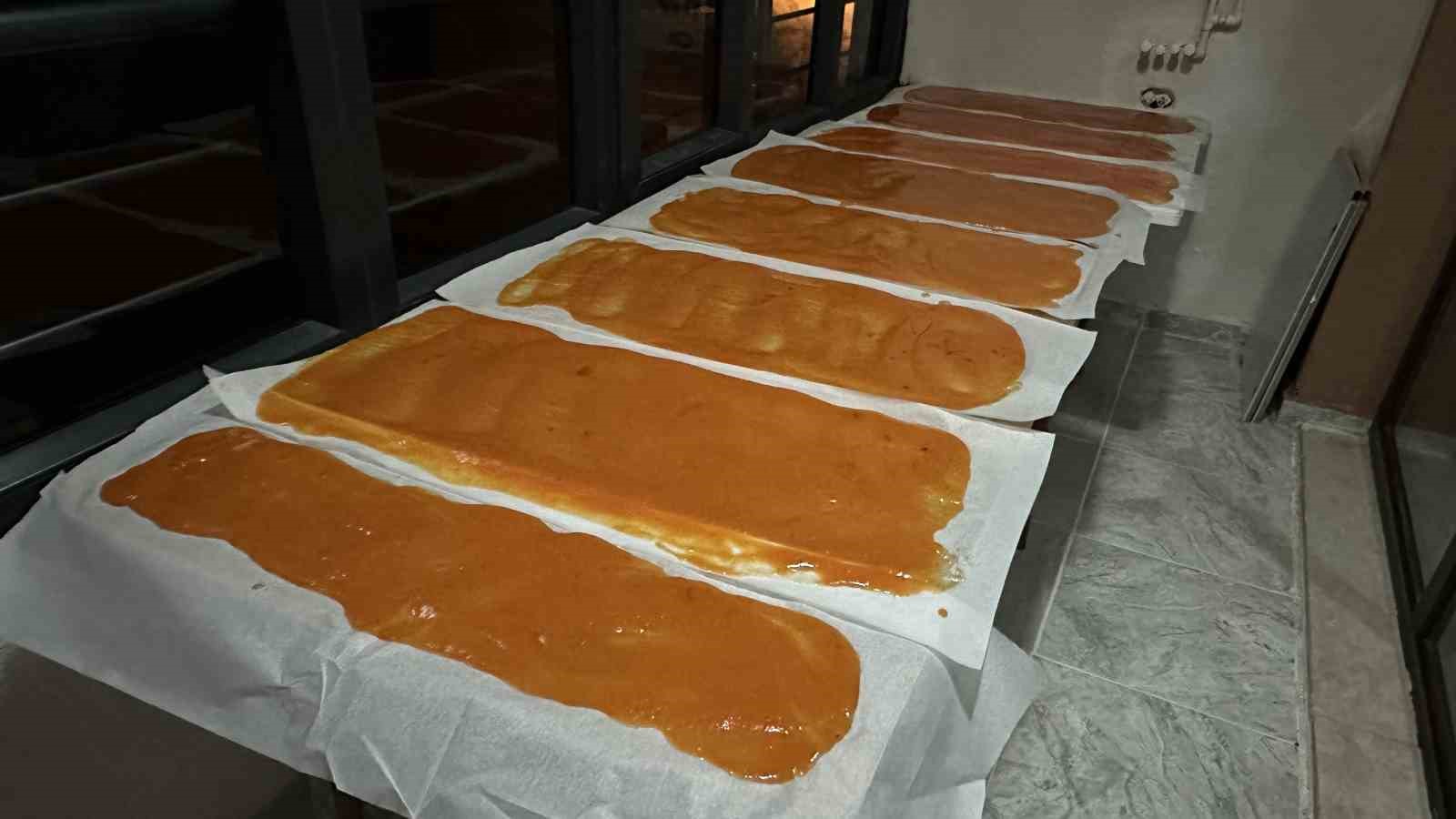 Yüksekova’da pestil yapımı