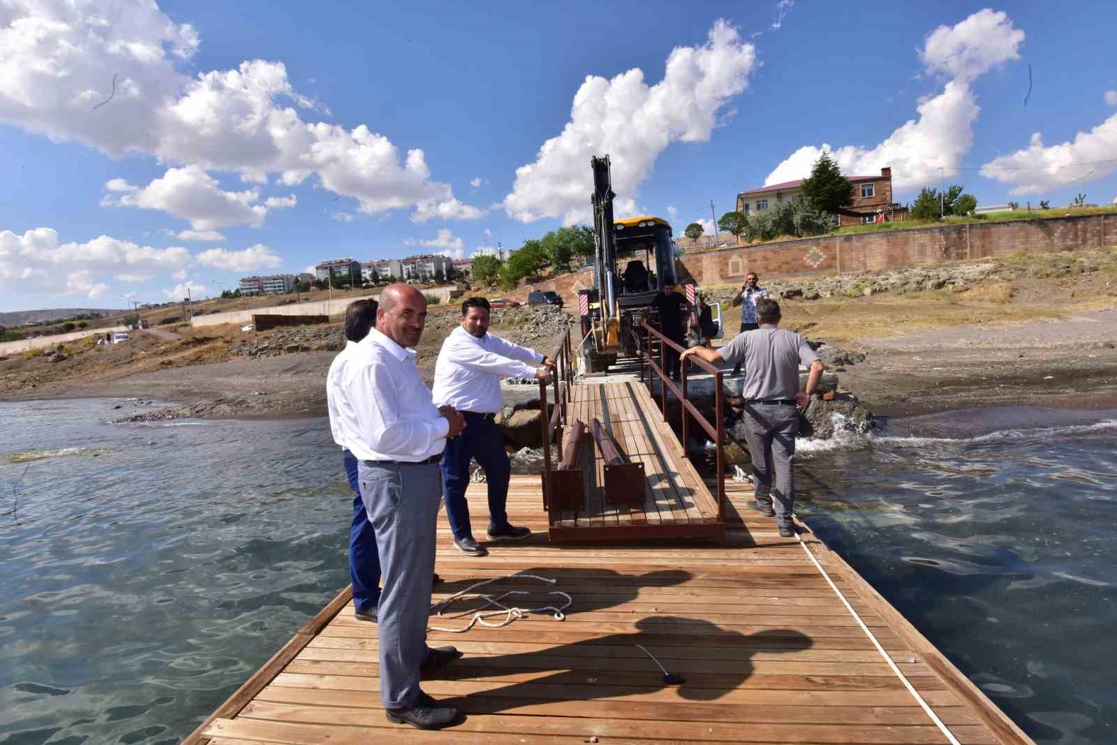 Ahlat’ta değişken seviyeli yeni iskele yapıldı