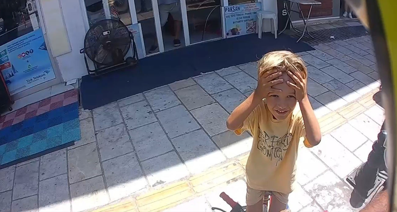 Kask takmayan çocuğa çizgi film yasağı