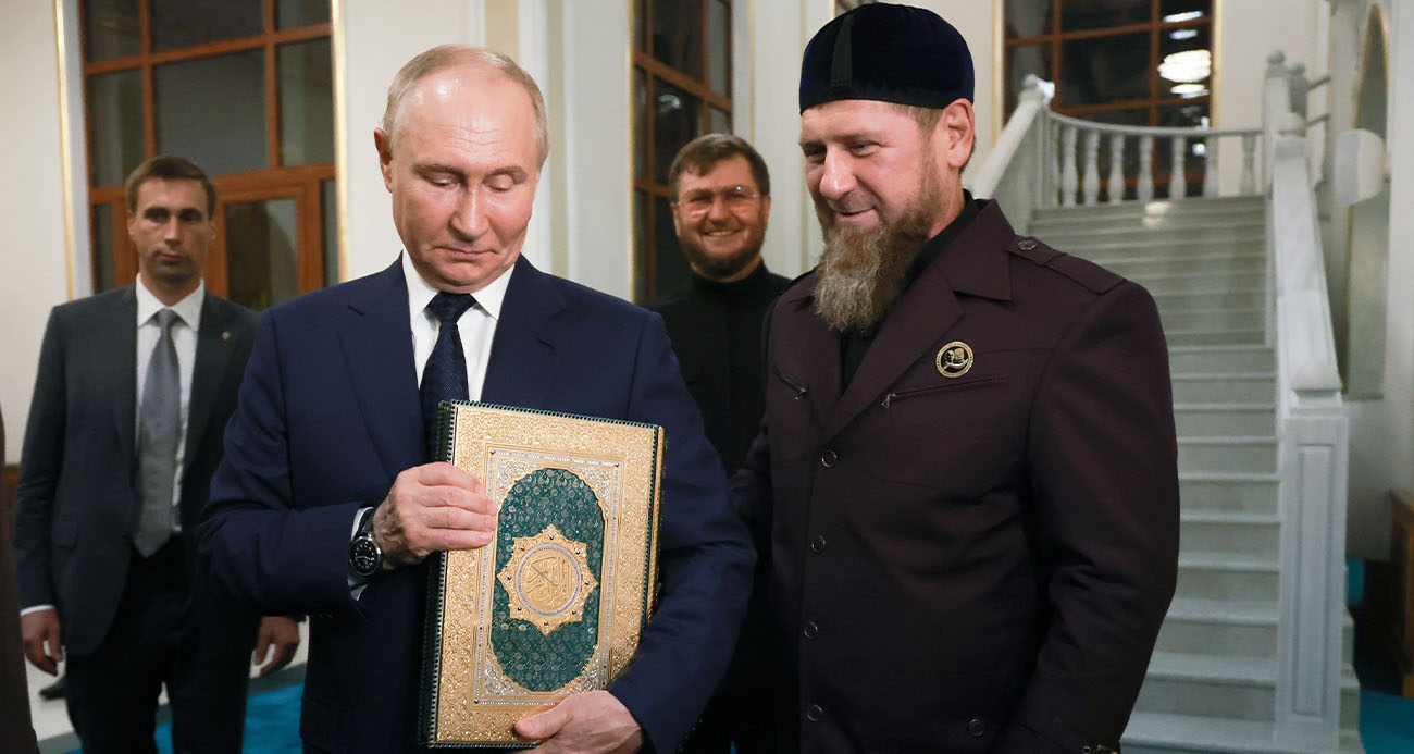 Putin’in camide Kuran-ı Kerim’i öptü