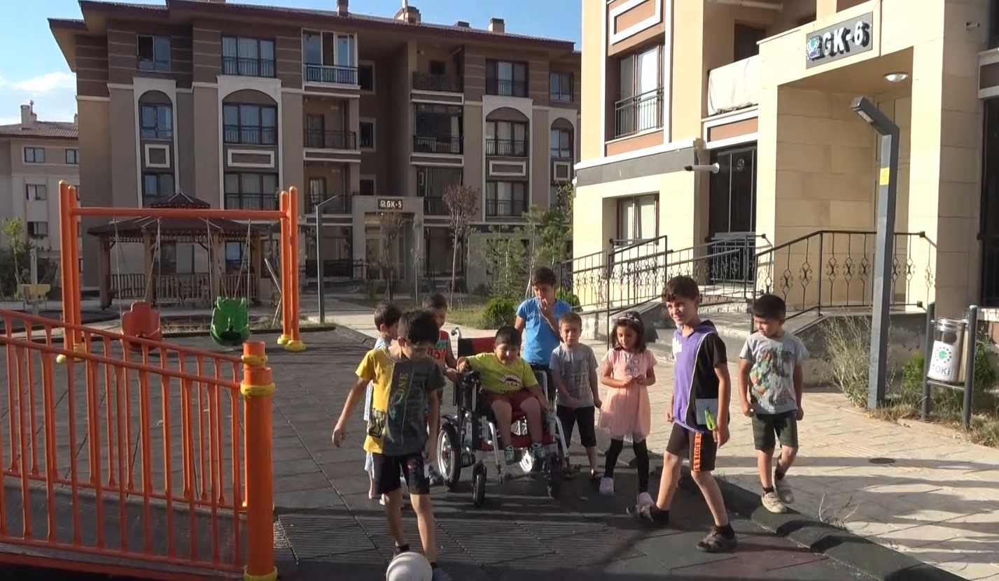 6 yaşındaki Ümeyir’in  en büyük hayali Fenerbahçeli oyuncularla tanışmak