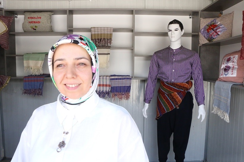Kemaliyeli kadınlar asırlık Gazenne Kumaşını el emeği ile dokumaya devam ediyor