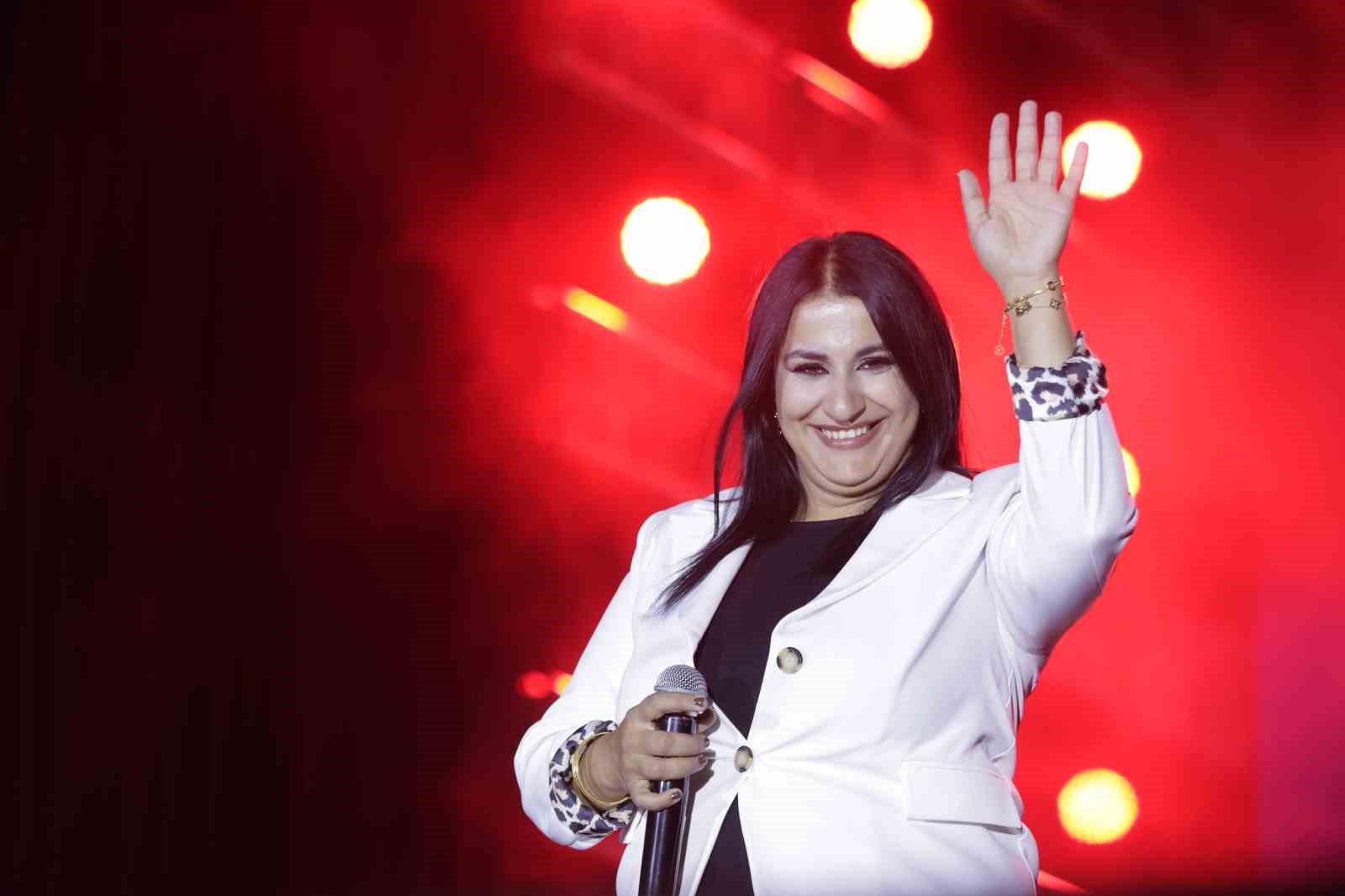 ’Sen de Söyle’ yarışmasında amatör sesler beğeni topladı