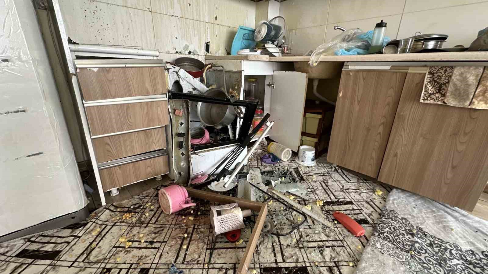 Düdüklü tencere bomba gibi patladı: 1 yaralı