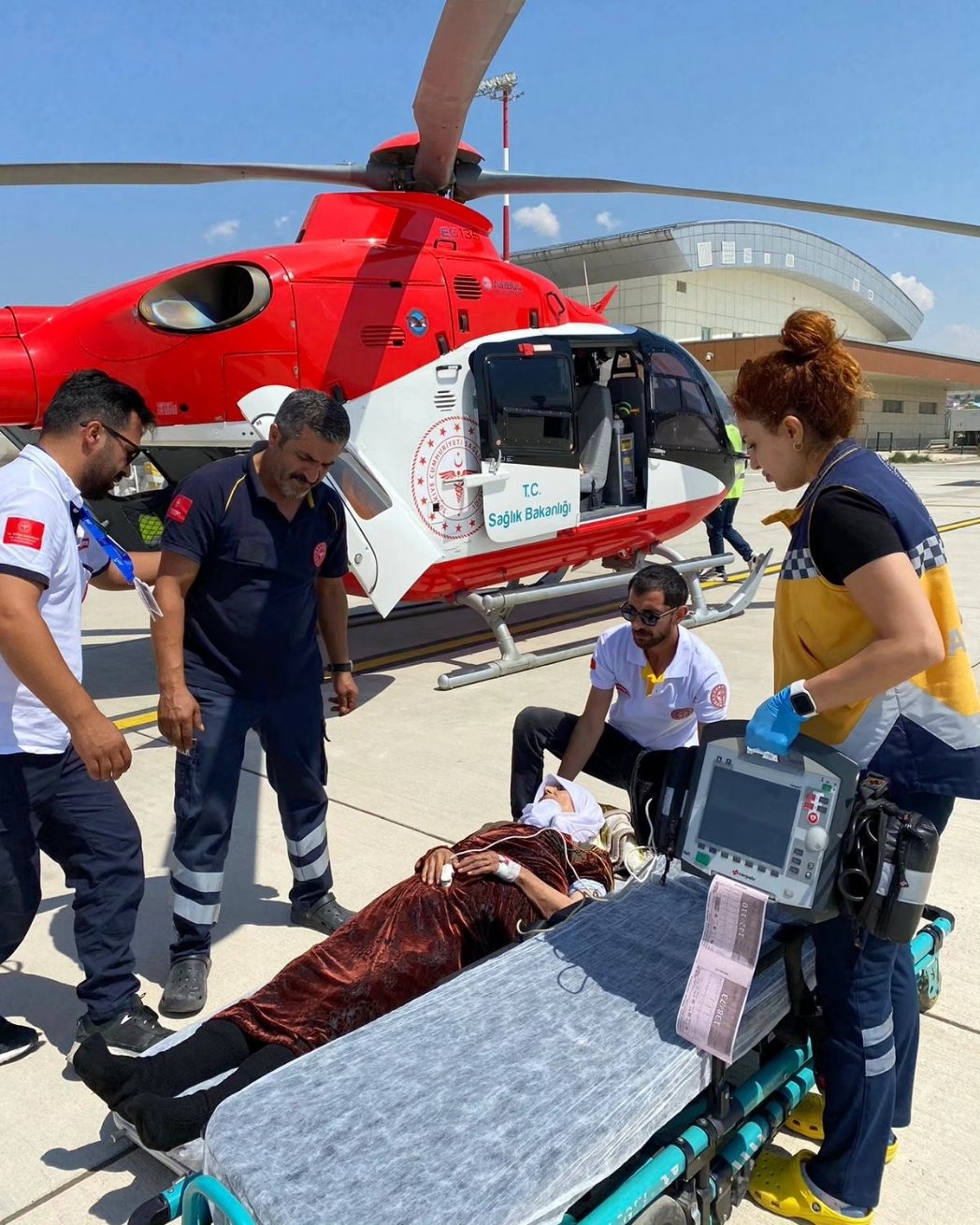 94 yaşındaki hasta helikopterle Van’a sevk edildi