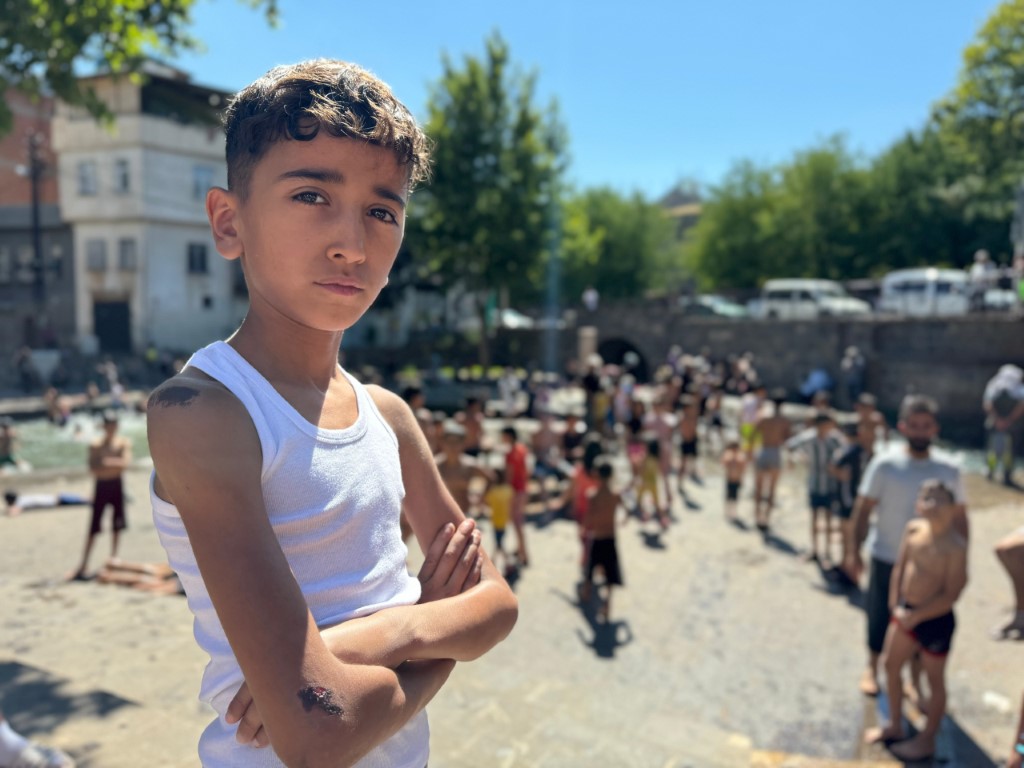 “Abe sıcaktır” diyen Diyarbakırlı çocuk gündem oldu