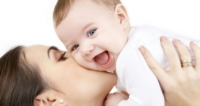 Anne sütü, anne bebek bağının kurulması için çok önemli