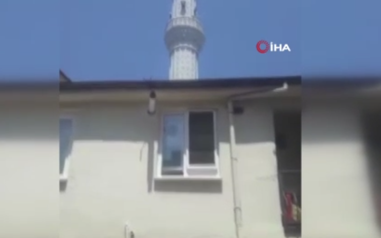 Eski eşinin selasını okuttu