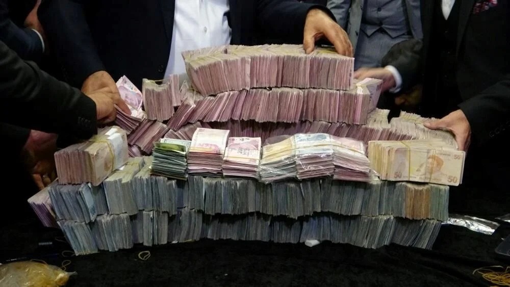 İş adamı Kandaşoğlu, Van ve bölge illerinde yapılan gösterişli düğün paylaşımlarına tepki gösterdi!