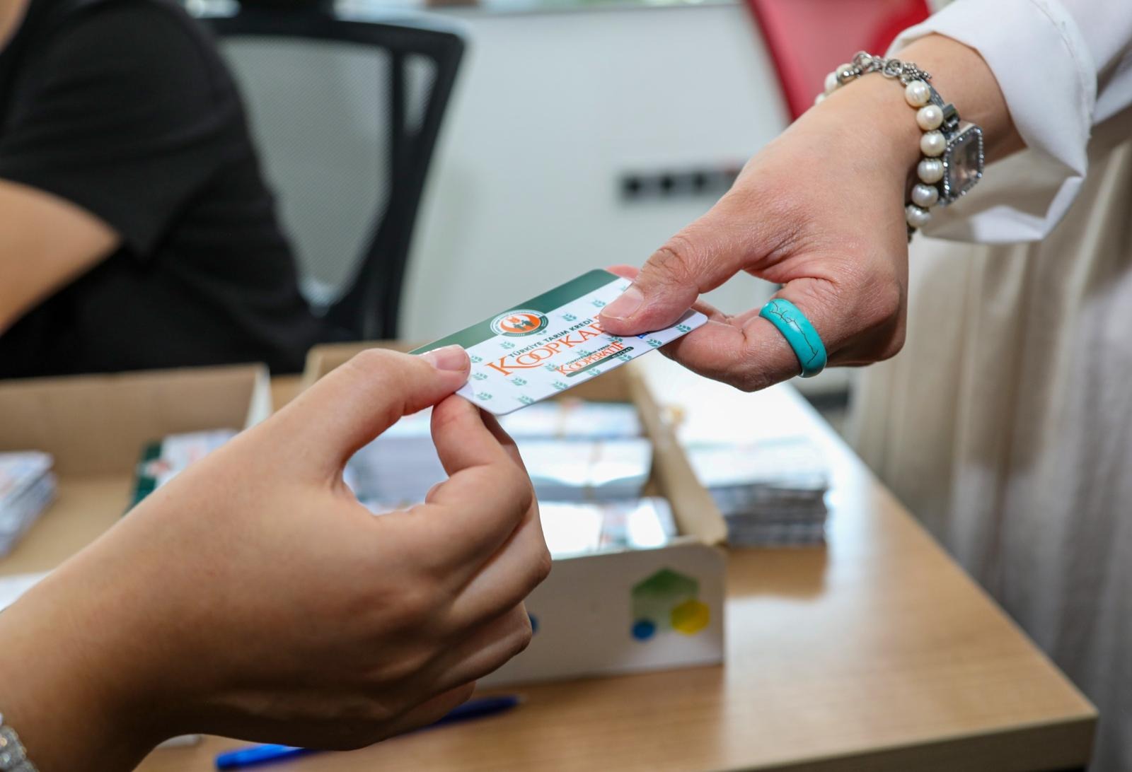 Van’da “Sosyal Kart” dağıtımına başlandı