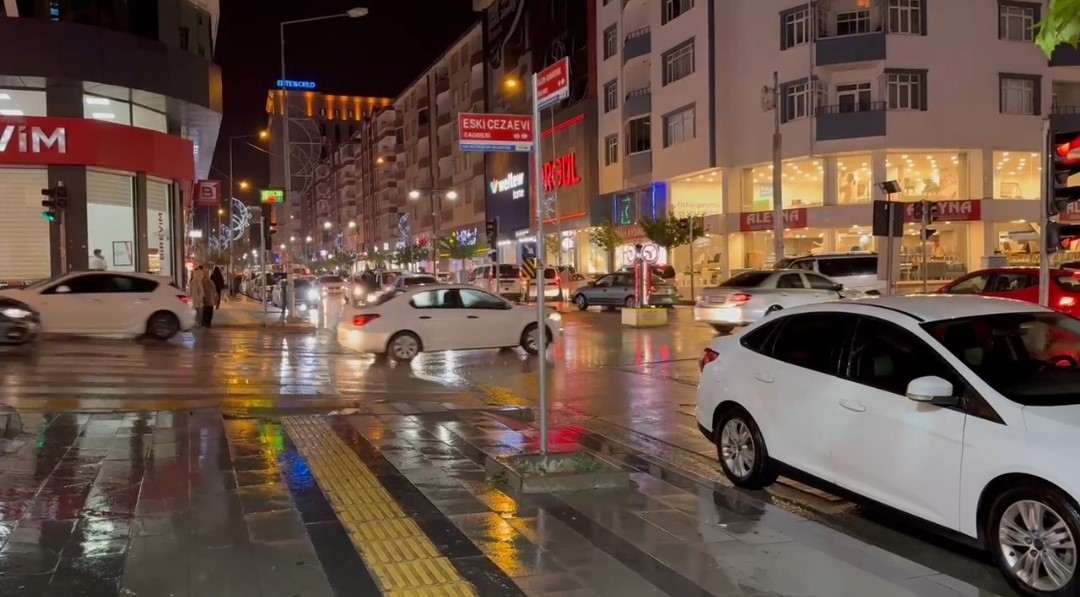 Van’da hava nasıl olacak? Meteoroloji 13 ilçeyi uyardı!