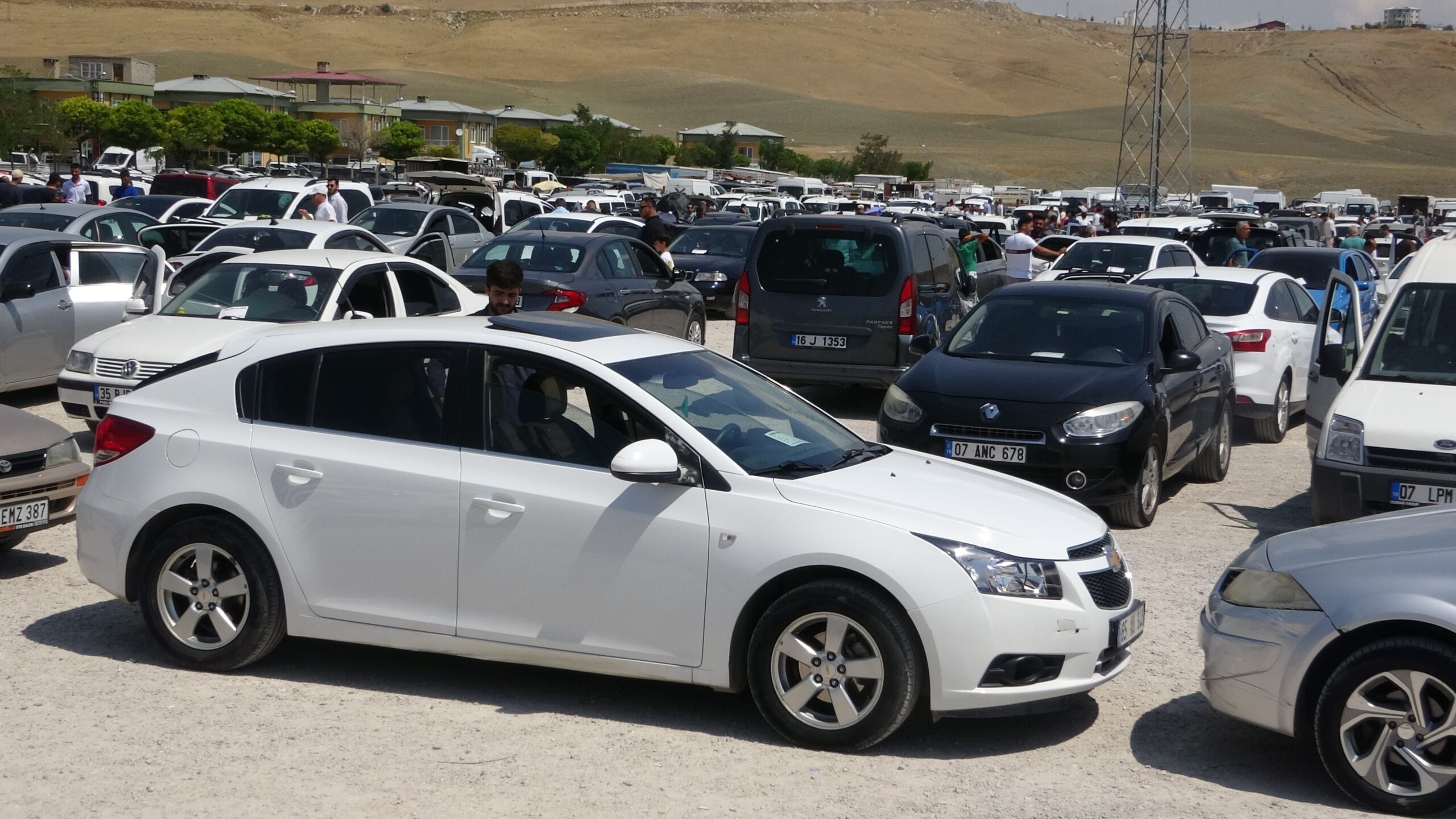  Van’da ikinci el araç pazarı yoğun, araç alan yok  