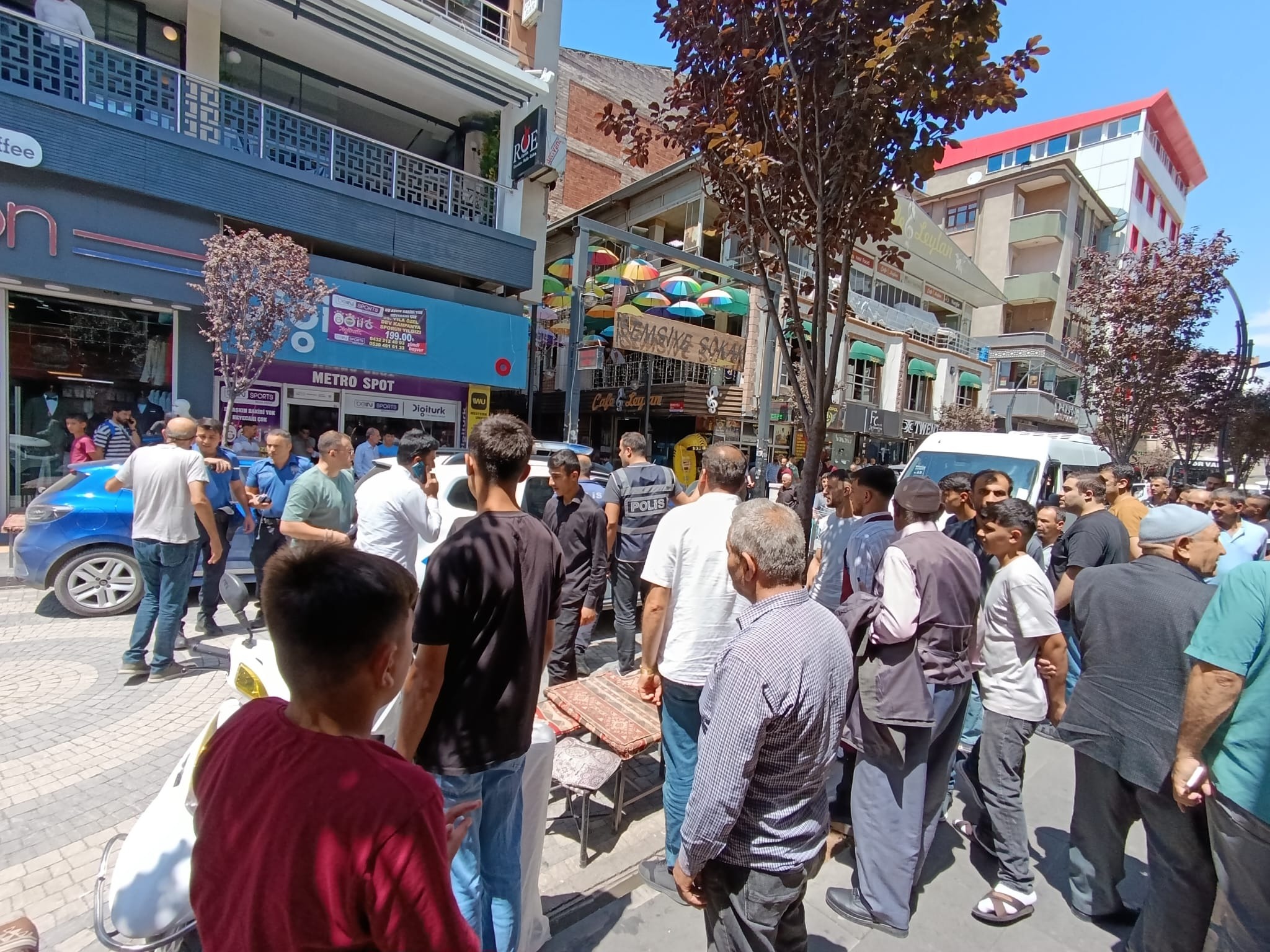 Van’da İranlı kadından bıçaklı saldırı!