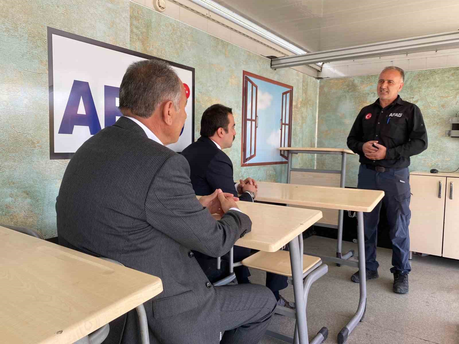 AFAD deprem simülasyon Tırı ile vatandaşları bilgilendiriyor