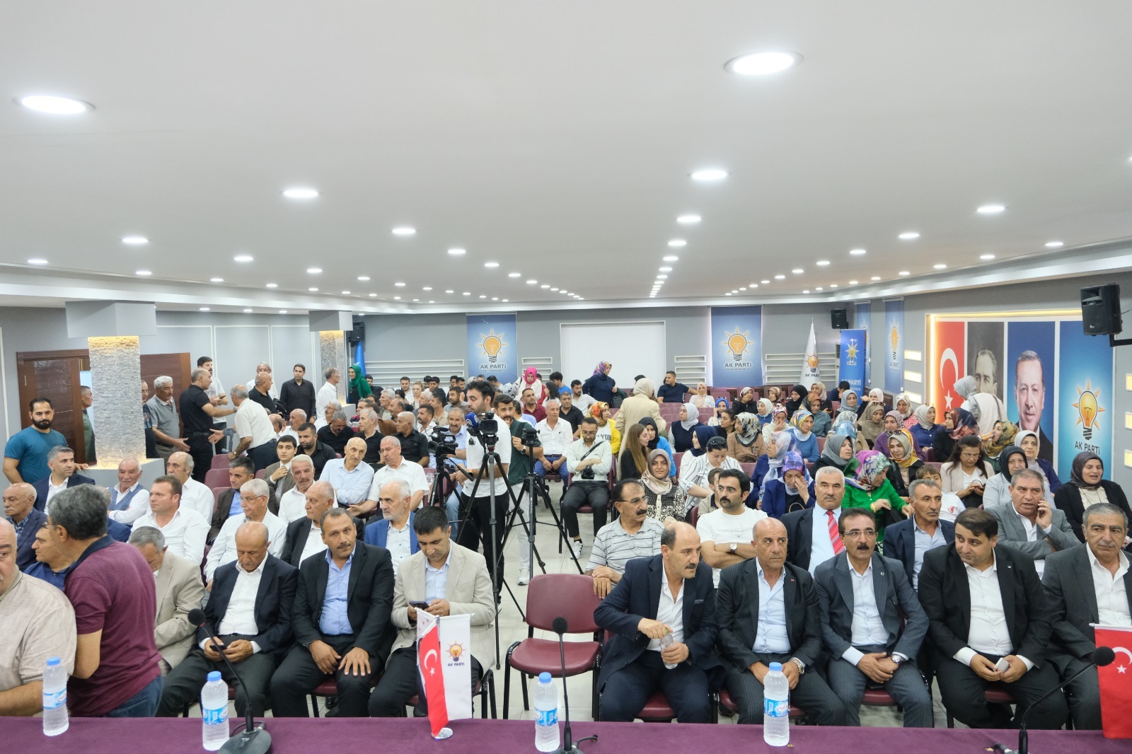 Ak Parti’nin 23. Kuruluş Yıldönümü Van’da Kutlandı